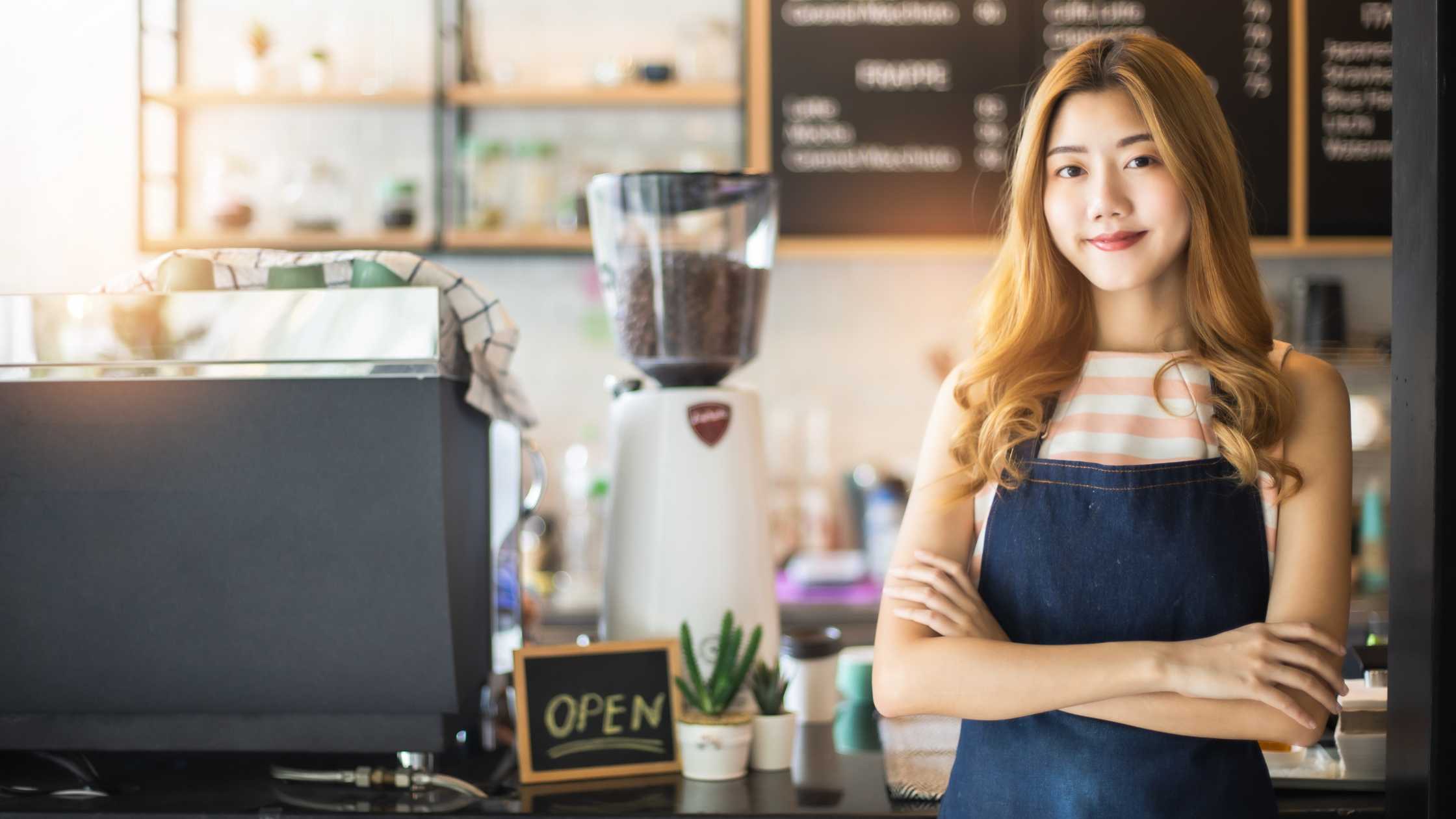 mengelola usaha kafe