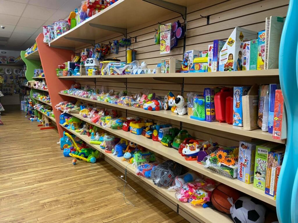 membuka usaha toko mainan